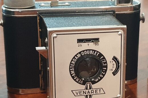 Colur photograph of a Vena Venaret Junior box camera.
